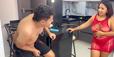 A nice fuck with my sexy stepmother in the kitchen while she prepares lunch for her husband
